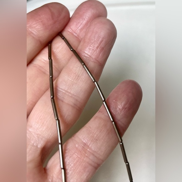 Gemstone chip & silver tone flower etched beads necklace jewelry - Picture 7 of 10